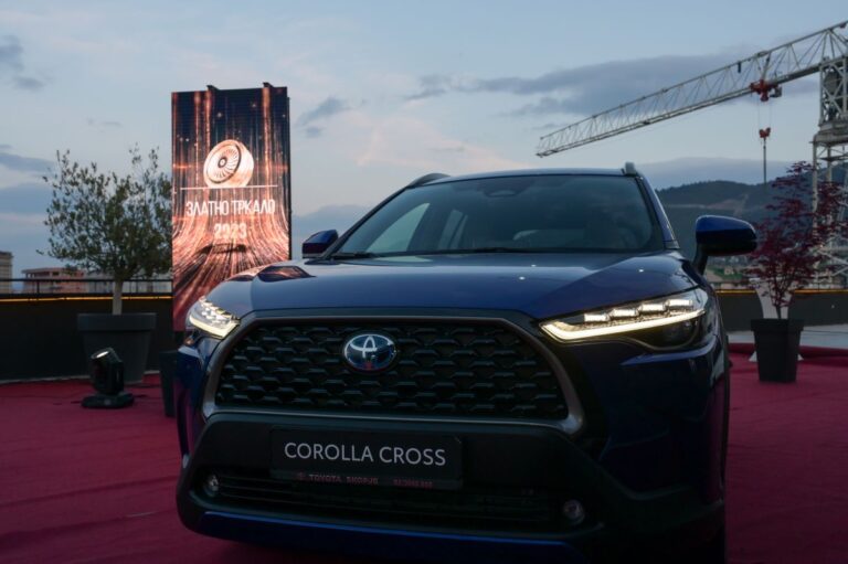 Zlatno Trkalo Toyota Corolla Cross