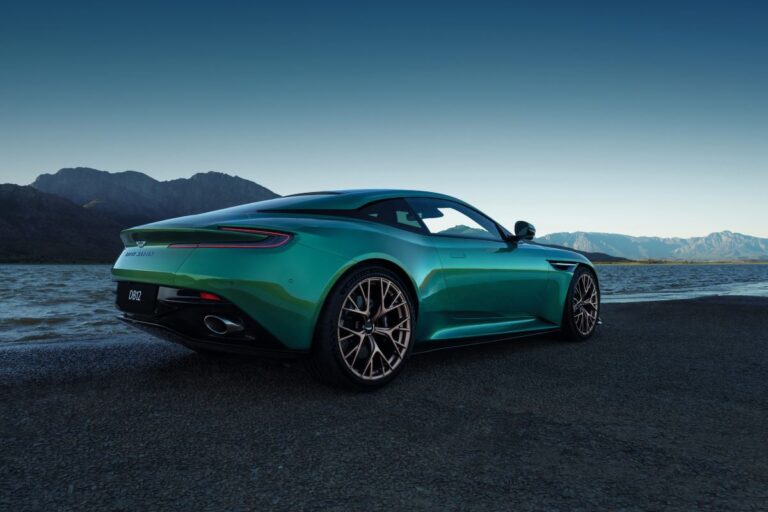 Aston Martin DB12_3