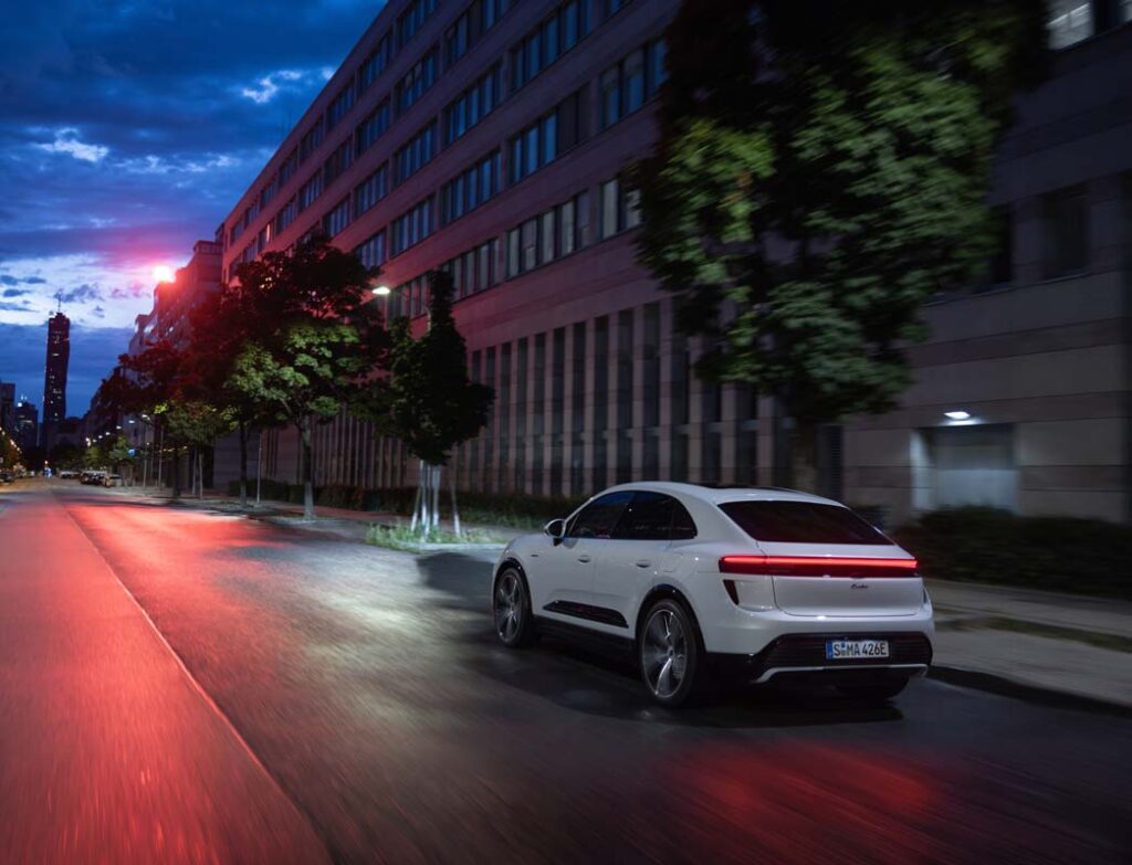 14_2262_berlin_T_u-crane_AKOS3366_v03_jp