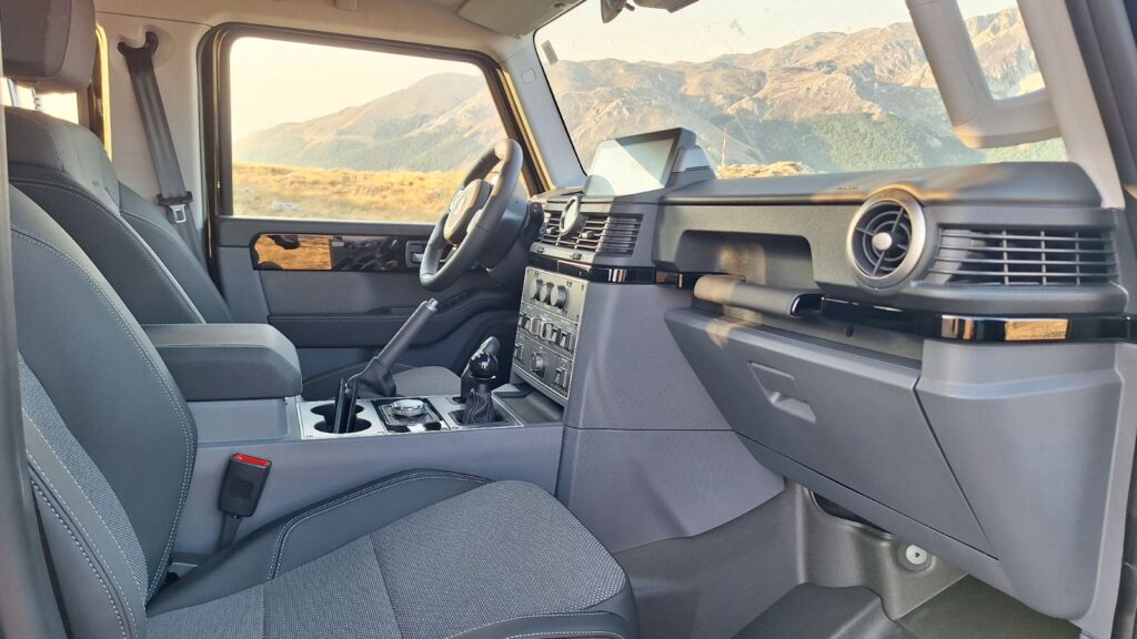 Ineos Grenadier_predni sedista1