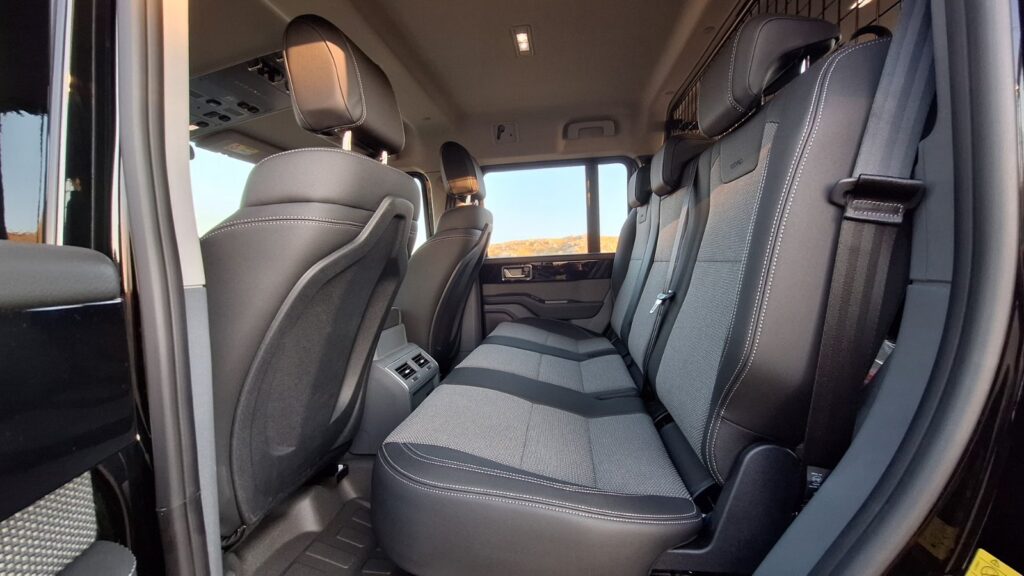 Ineos Grenadier_zadna klupa